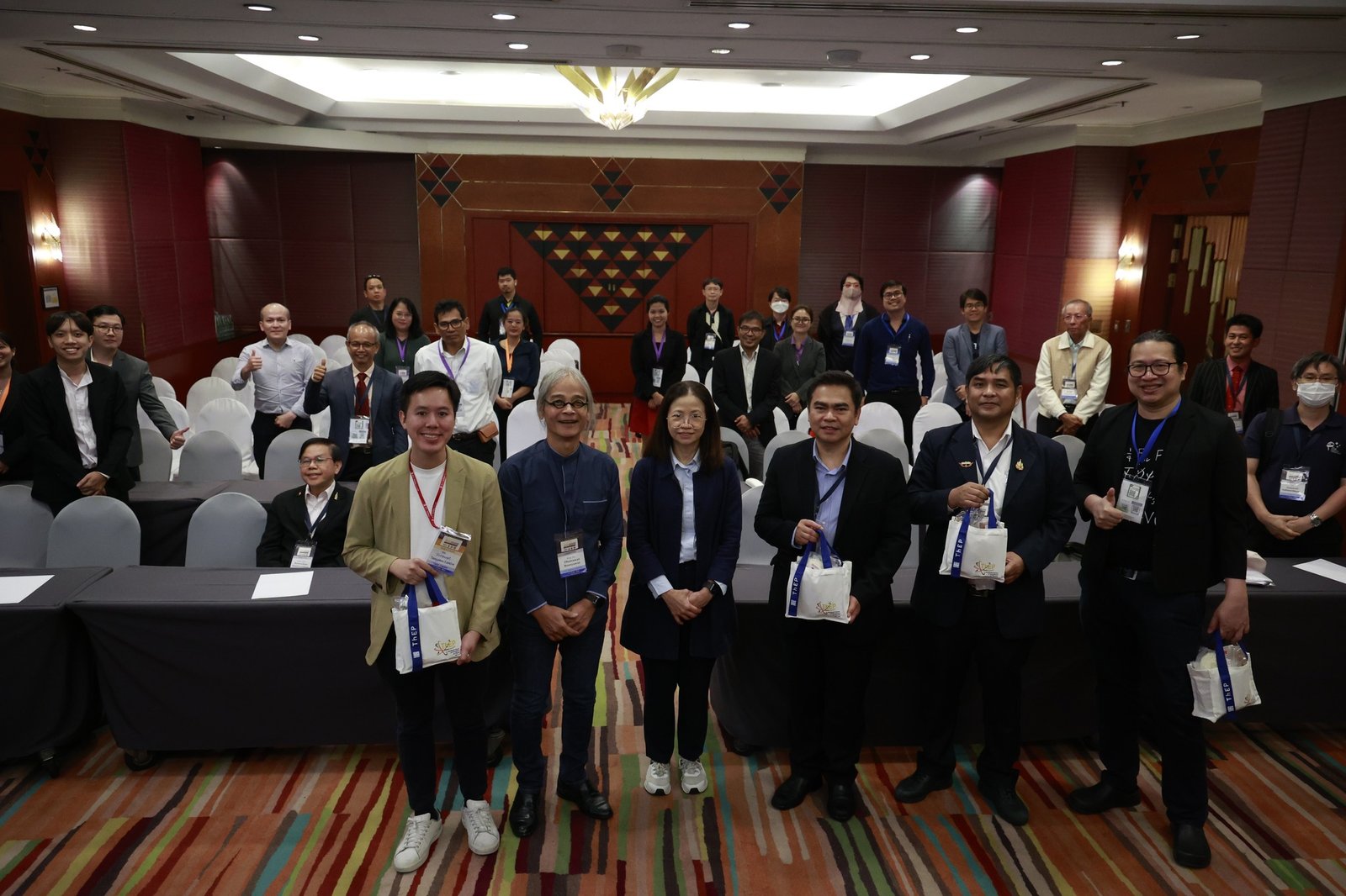 Read more about the article ศูนย์ความเป็นเลิศด้านฟิสิกส์ จัดเสวนา “ฟิสิกส์ไทยไปทางไหน?” ระดมสมองกำหนดทิศทางอนาคต