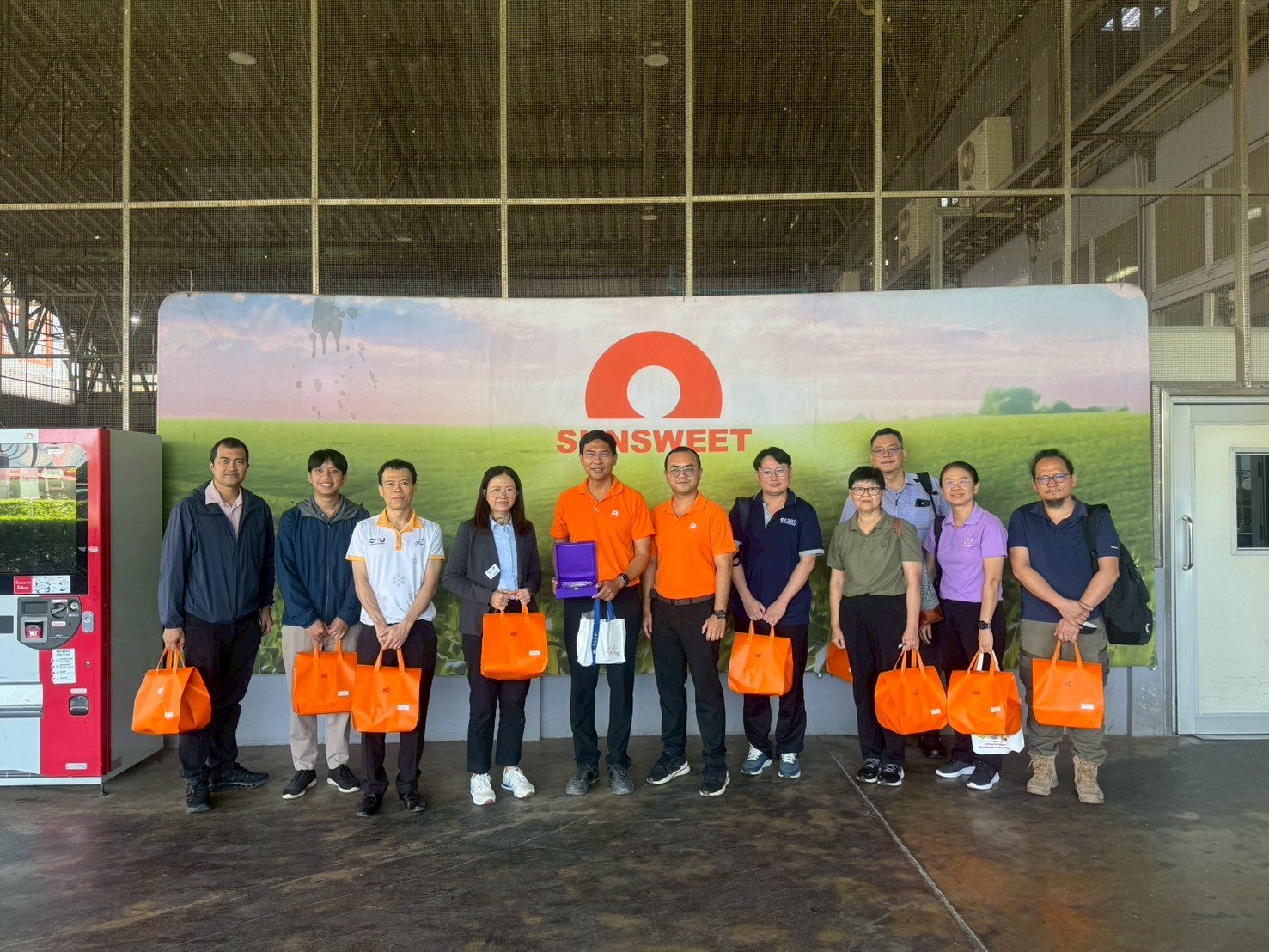 Read more about the article ศูนย์ความเป็นเลิศด้านฟิสิกส์ เยี่ยมชมและหารือความร่วมมือกับ บริษัท ซันสวีท จำกัด (มหาชน)